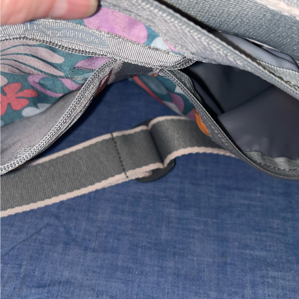 Le SportSac Multi-Color Floral Crossbody – Expandable Travel Bag - Picture 6 of 11